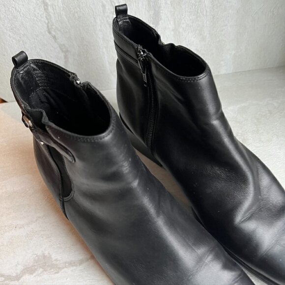 Covington Boots for sale - eBay Covington Black Leather Ankle Booties Square Toe Elastic Panels Stacked Heel 7.5
